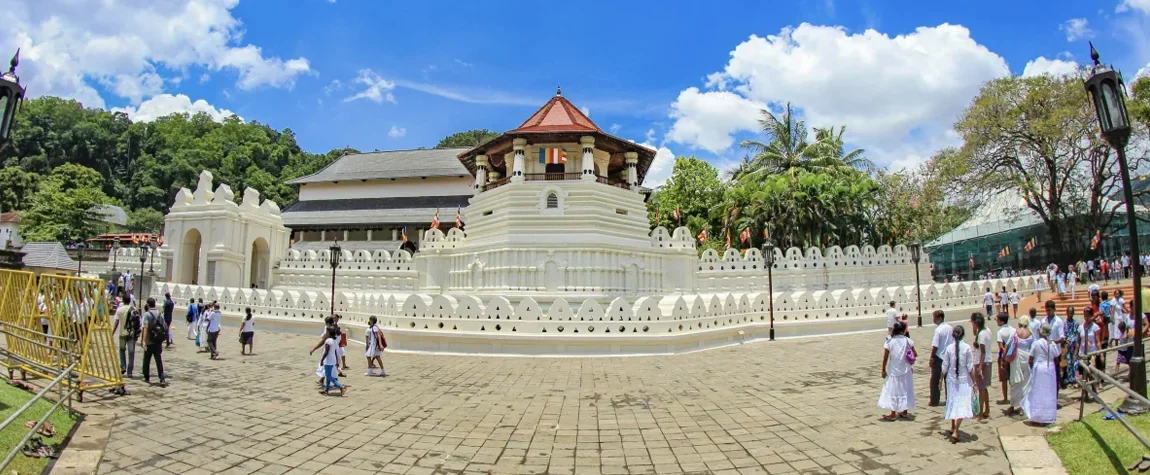 2.-Temple-of-the-Tooth-Relic-Sri-Dalada-Maligawa-–-A-Sacred-Landmark